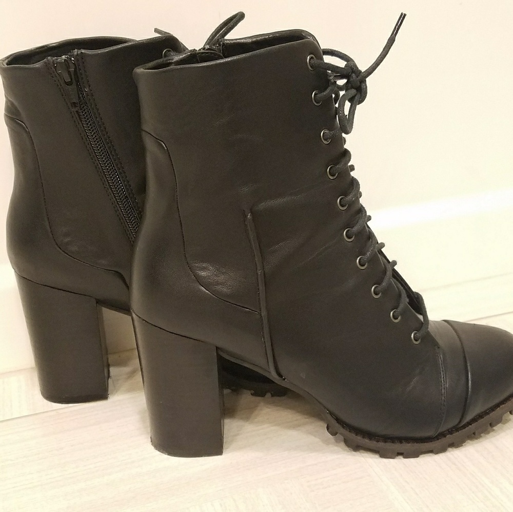 Combat boots